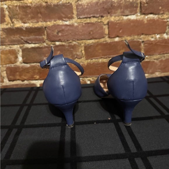 Elegant Navy T-Strap Women's Shoes Size 7.5 - Picture 4 of 7